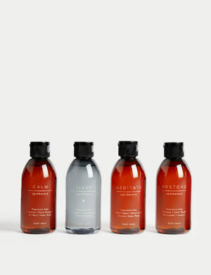 marksandspencer apothecary T200632_darkova sada telova mydla s vuni levandule sladkeho pomerance kafu a cedru 499Kc.jpg